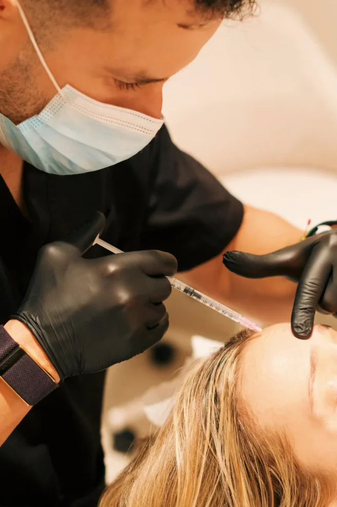 Dr Bentue aesthetic medicine doctor at COSMOGLOW in Barcelona